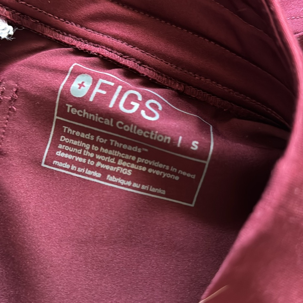 Figs yola bottoms size small and casma top size medium maroon color - Picture 3 of 4